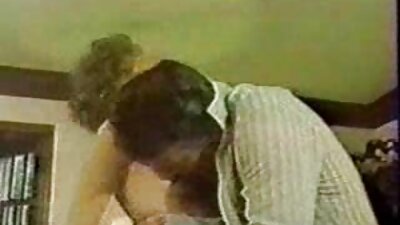 Kısa eski turk pornocular saçlı üvey anne bir damızlık tarafından kanepede rammed oluyor