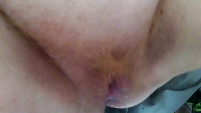 Büyük sahte göğüslü bir busty prenses bir gülümseme ile çük berbat eski yeşilçam pornoları