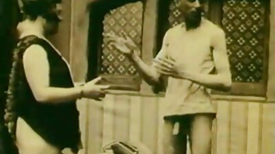 İki azgın kız çük yalıyor ve eski yeşilçam pornoları ayrıca kedi yalıyor